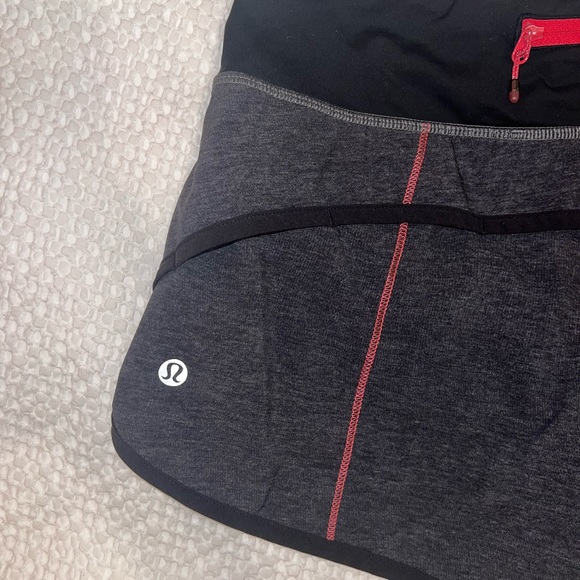 Lululemon Speed Short *4-way Stretch 2.5|| Size 6 - Picture 5 of 7